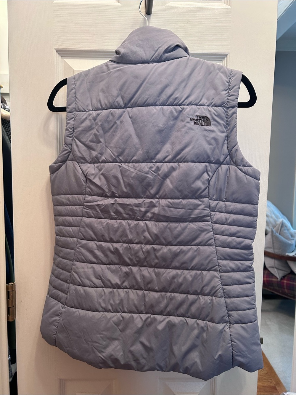 The North Face Light Gray Puffer Vest with Zipper Pockets. Size M. - Picture 6 of 7